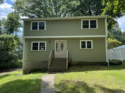 255 Amity St, Meriden, CT 06450