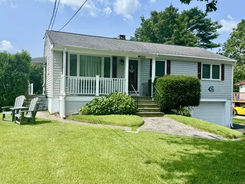 282 River Rd, Stonington, CT 06379