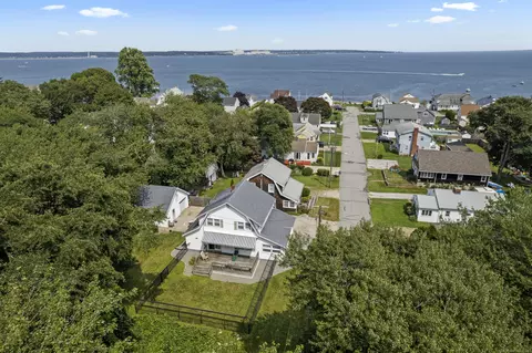 19 Saltaire Ave, East Lyme, CT 06357
