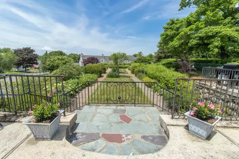 105 Legend Hill Rd #105, Madison, CT 06443