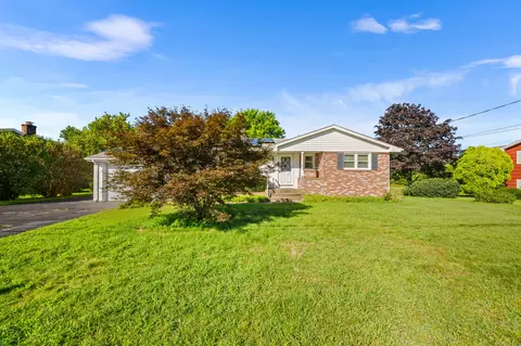 41 Meadow Dr, Waterford, CT 06385