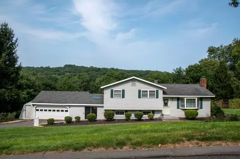 9 Treeland Rd, Shelton, CT 06484