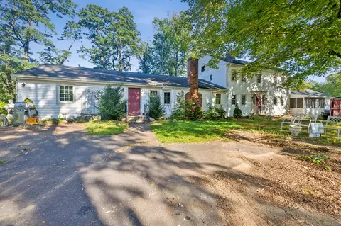 40 Holcomb St, Simsbury, CT 06070