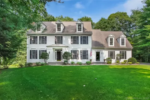 10 Anja Dr, Simsbury, CT 06070