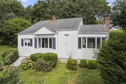 27 High St, Waterford, CT 06385
