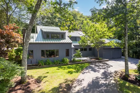 4 Squires Ln, Essex, CT 06426