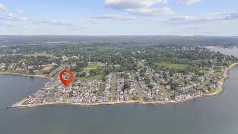 35 Richard St, Milford, CT 06460