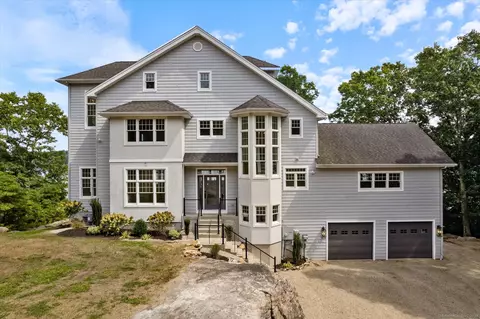 563 Mohegan Avenue Pkwy # R, Quaker Hill, CT 06375