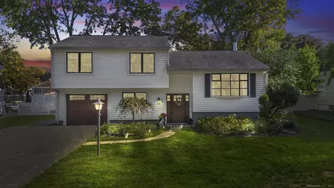 79 Cynthia Dr, Fairfield, CT 06824