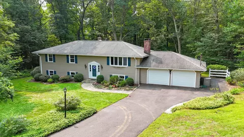 31 Stony Brook Rd, Middlebury, CT 06762