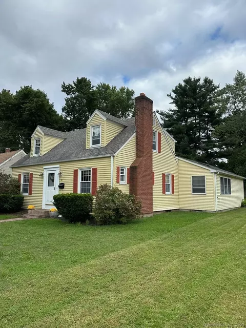 57 Kensington St, Manchester, CT 06040