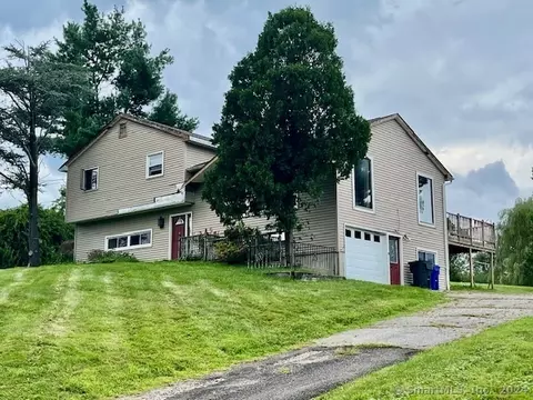 7 Greenridge Dr, Brookfield, CT 06804