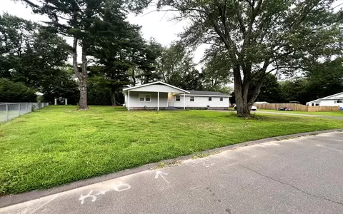 25 Troy Ln, Enfield, CT 06082