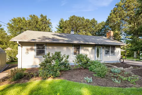 19 Pine Tree Rd, Moodus, CT 06469