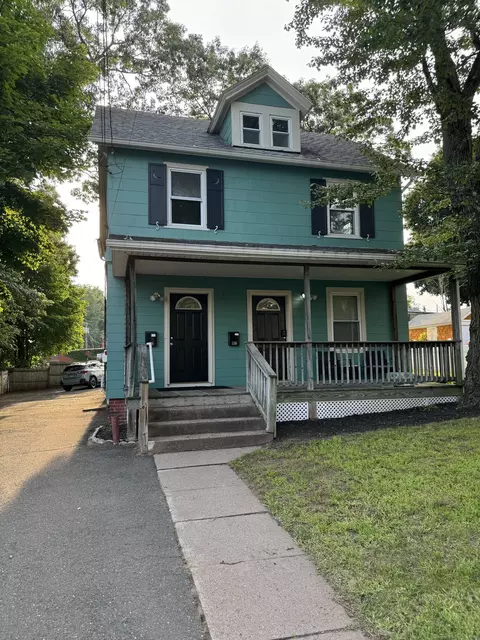 136 Pine St, Manchester, CT 06040