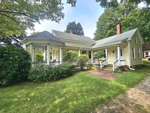 34 School St, Plainfield, CT 06374