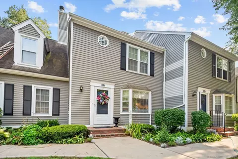307 Georgetown Dr #307, Glastonbury, CT 06033