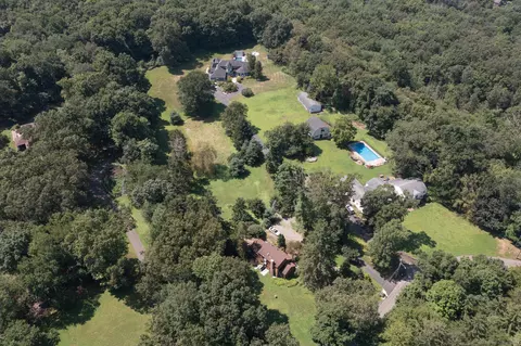 89 Corliss Ln, Cheshire, CT 06410