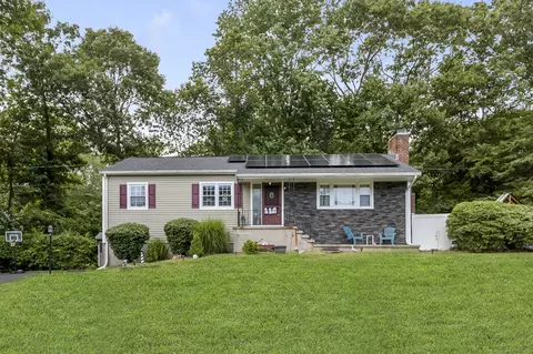 7 Cindy Ln, Norwalk, CT 06851