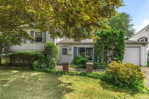 3 Eleanor Ln, Norwalk, CT 06850