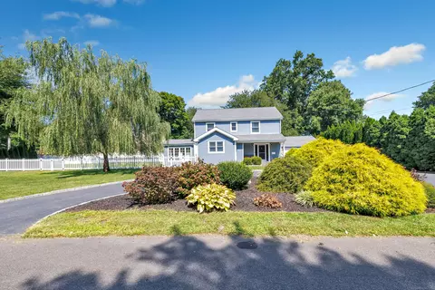 26 Bonheur Rd, Trumbull, CT 06611