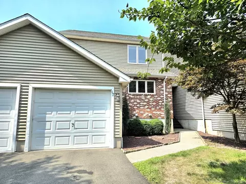 17 Mallard Ln, Newington, CT 06111