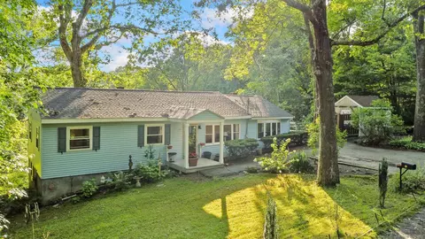 29 Indian Ln, Woodbury, CT 06798