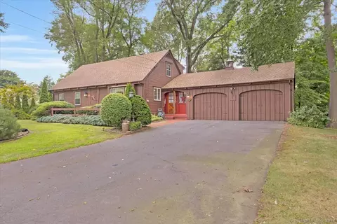 571 Oak St, East Hartford, CT 06118