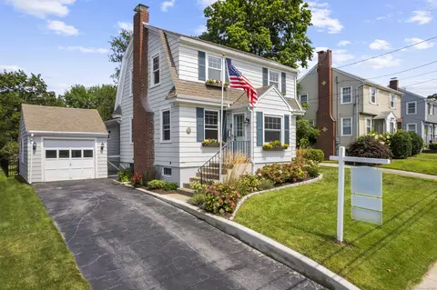 59 Woodlawn Rd, New London, CT 06320