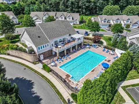235 Brookside Ct #235, Newtown, CT 06470