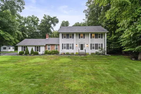 17 Maplecrest Dr, Danbury, CT 06811
