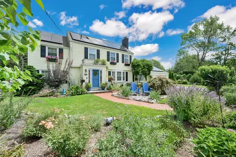 40 Sunset Ter, West Hartford, CT 06107