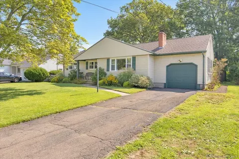 37 Jeffrey Ln, Meriden, CT 06451