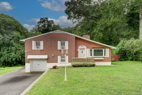 41 Coach Dr, Wolcott, CT 06716