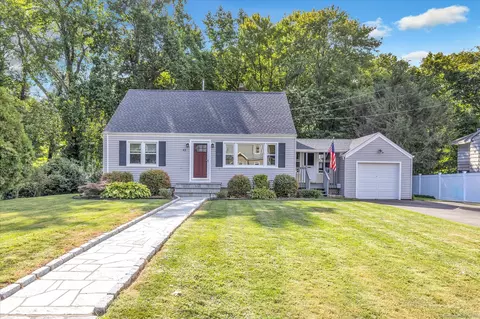 43 Edgemoor Rd, Bridgeport, CT 06606