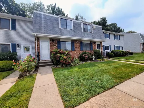 72 Heritage Woods Woods #72, Wallingford, CT 06492