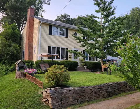27 Ashland St, Manchester, CT 06042