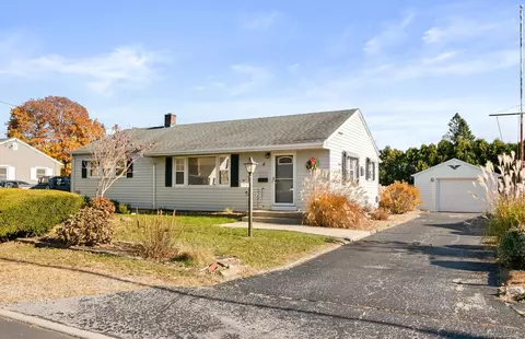 4 Brill Ave, Waterford, CT 06385