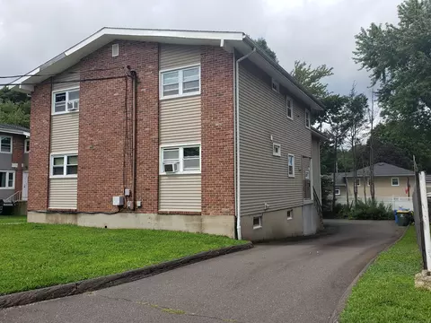 79 Royal Oak Dr, Waterbury, CT 06708