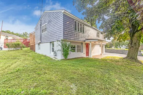 25 Grey Rock Rd, Bridgeport, CT 06606