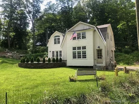45 Lake Rd, Ridgefield, CT 06877