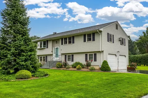 17 Field Dr, Simsbury, CT 06070