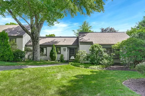 633 Heritage Vlg #B, Southbury, CT 06488