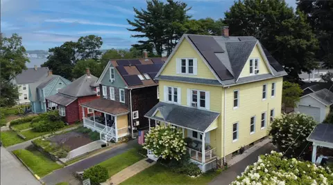 32 Harris Rd, New London, CT 06320