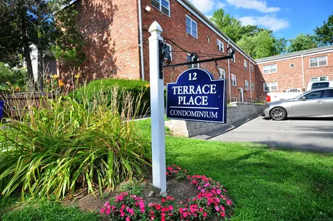 12 Terrace Pl #7, New Milford, CT 06776