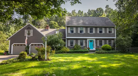 169 Briarwood Dr, Guilford, CT 06437