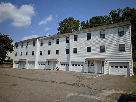 5 Aspetuck Vlg #5, New Milford, CT 06776