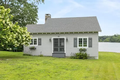 221 Deepwood Dr, Hebron, CT 06231