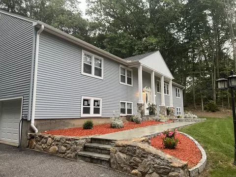 220 Far Mill Dr, Stratford, CT 06614