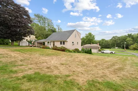 28 Cedar Dr, North Stonington, CT 06359